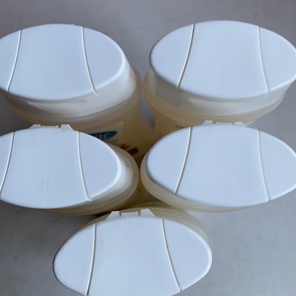 ❤️❤️❤️ HOST PICK!! Coconut & Hibiscus Body Wash Bundle - Picture 4 of 4